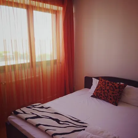 Ama * Mamaia