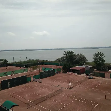 Ama * Mamaia